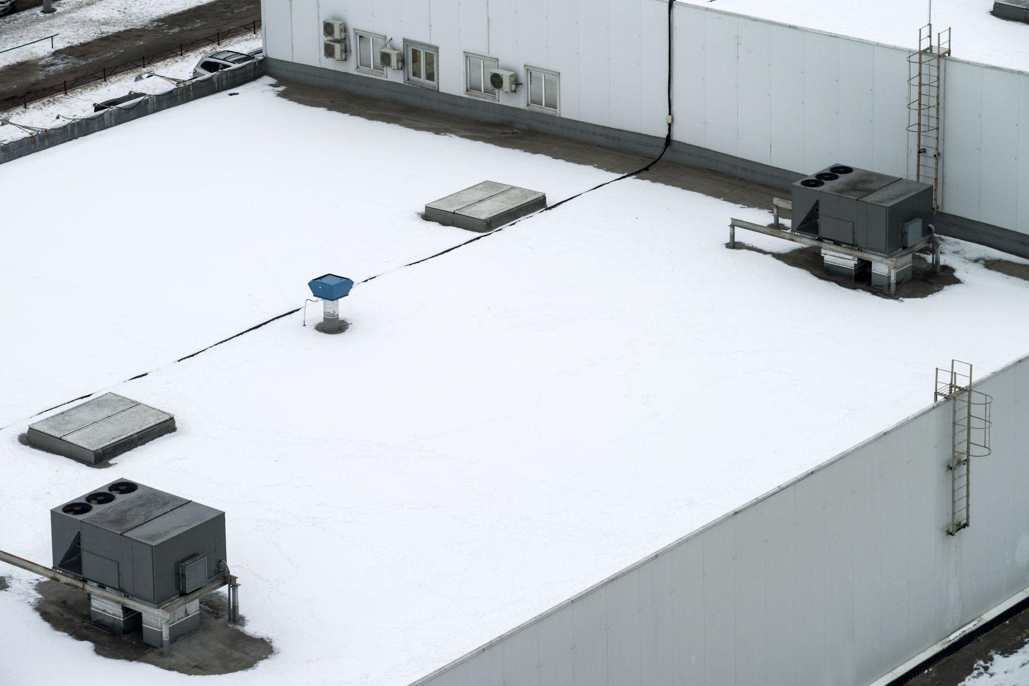 How Snow & Ice Affect Your Commercial Roof